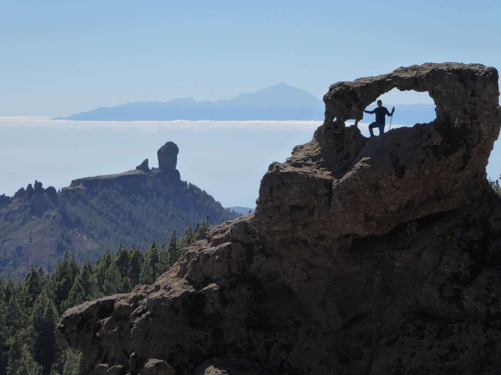 Para lo amantes y apasionados de la fotografía, este es un sendero que no se pueden perder  La codiciada y famosa foto de la ventana del Nublo junto al Pico de las Nieves, podrás hacerla realidad en esta ruta