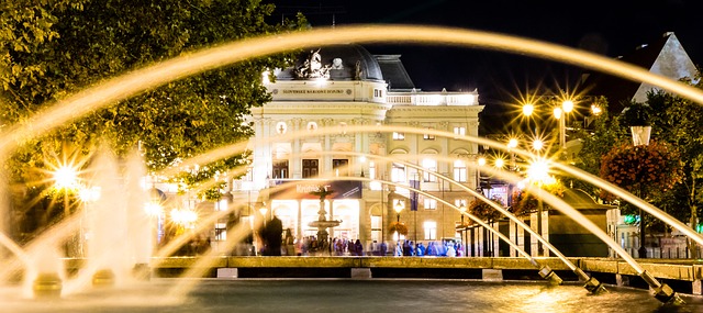 Bratislava, cuidad de contrastes Cualquier época del año es ideal para visitarla y disfrutar por el casco viejo de la ciudad y deleitarse con su rica gastronomía