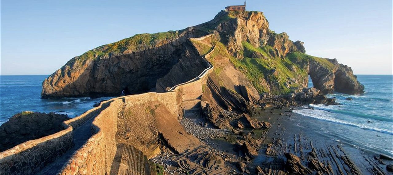San Juan de Gaztelugatxe San Juan de Gaztelugatxe es una ermita