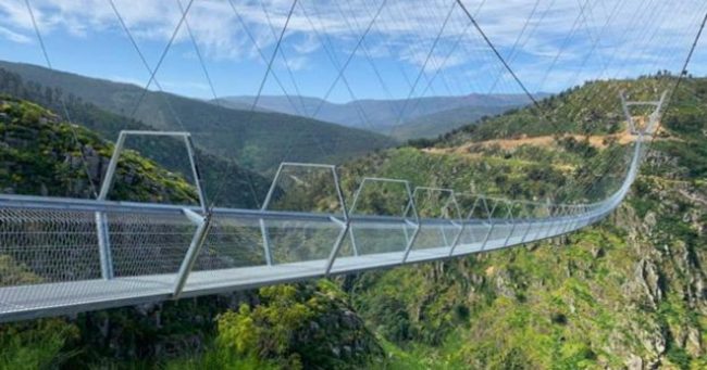 puente colgante peatonal más largo del mundo El puente colgante peatonal más largo del mundo está en Portugal