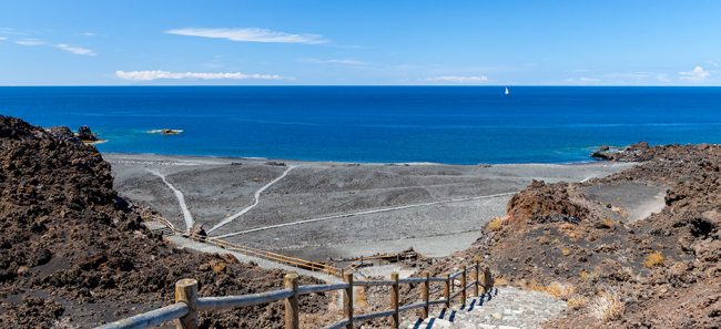 Echentive, la playa de los volcanes
