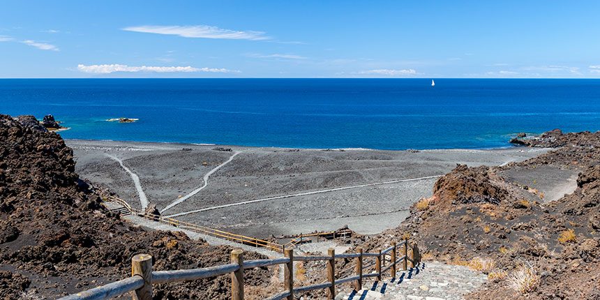 Echentive Echentive, la playa de los volcanes