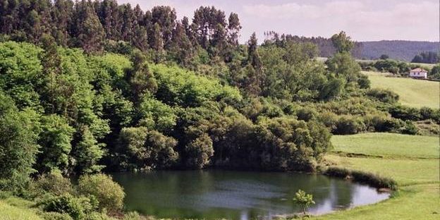 Pozo Tremeo es el único lago de la costa de Cantabria