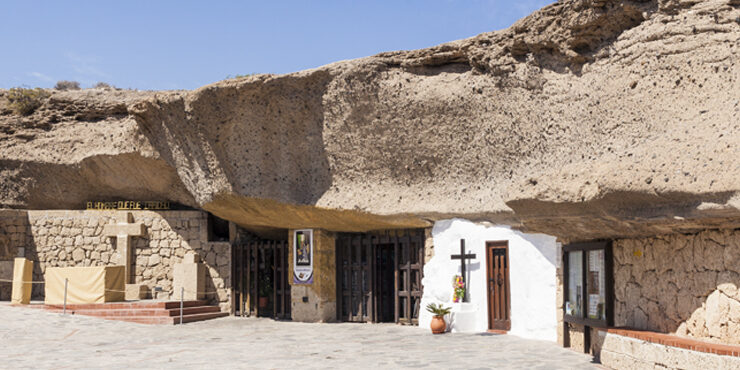 Cueva del Hermano Pedro La Cueva del Hermano Pedro es uno de los principales lugares de peregrinación de nuestro archipiélago