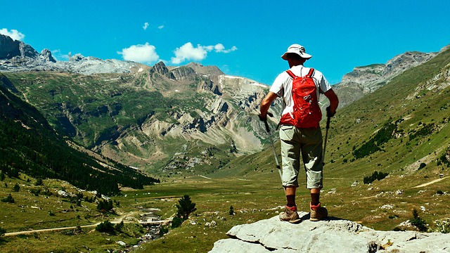 mountaineer-3595741_640 Seguridad en la montaña