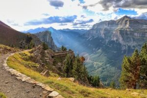 increíbles formaciones rocosas de Los Mallos de Riglos