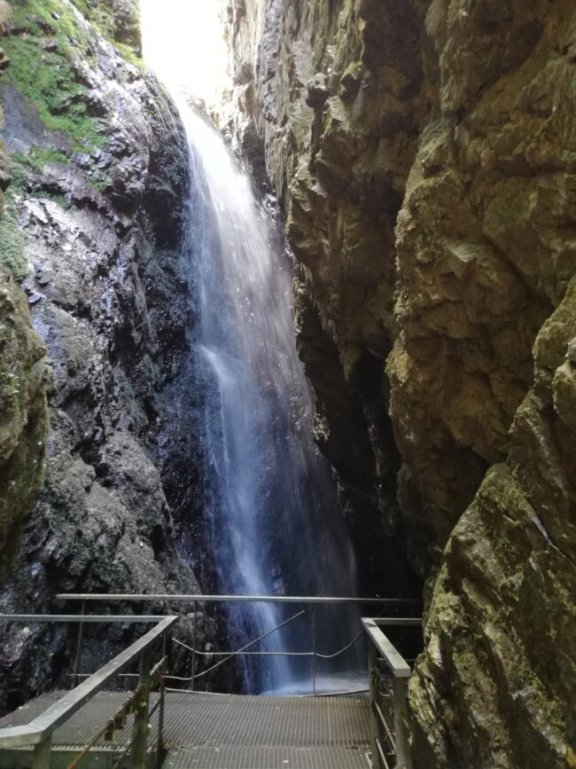 la cascada del Valdorria y el Bosque de las Hadas los rincones naturales con más magia de nuestro país: la cascada del Valdorria y el Bosque de las Hadas