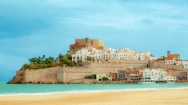 Peñíscola Peñíscola es una pequeña joya situada en la provincia de Castellón