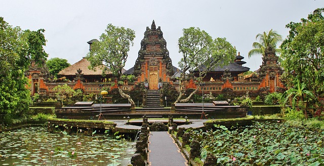 Ubud Ubud es el centro espiritual y cultural de la isla de Bali