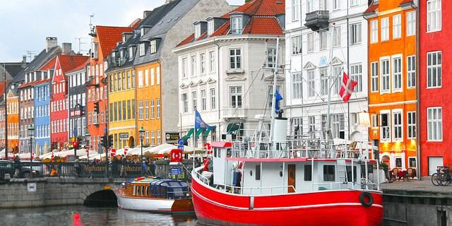 Copenhague ofrece al visitante un sinfín de opciones para disfrutar de su cultura, gastronomía, historia y naturaleza