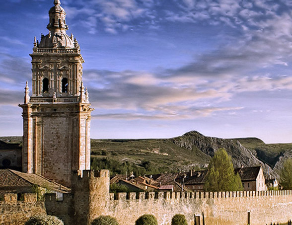Burgo de Osma La localidad soriana de Burgo de Osma posee la esencia de cada uno de sus pobladores: celtas, romanos, visigodos, árabes