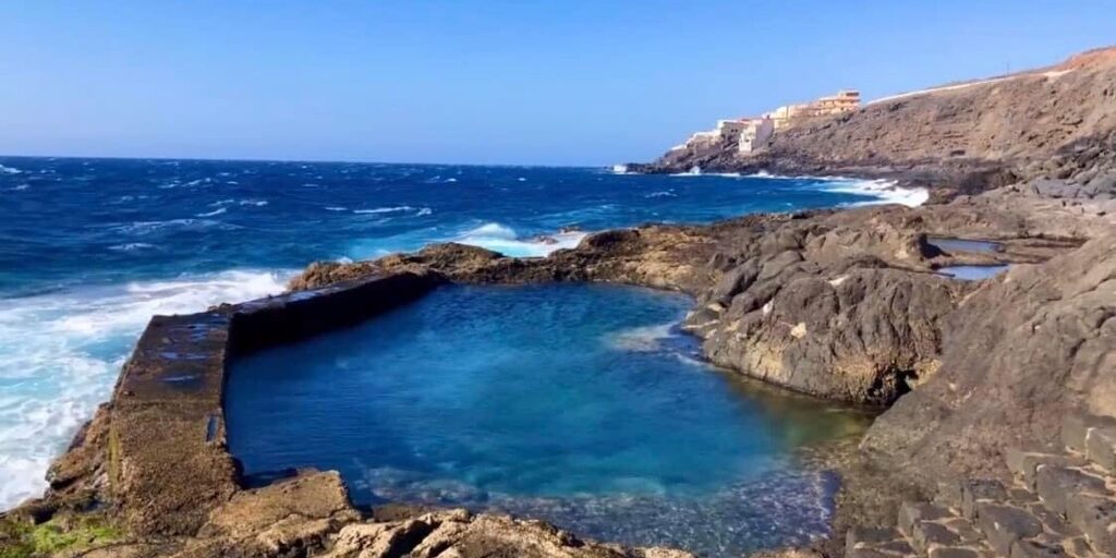 Senderos en Tenerife Con la llegada del buen tiempo te proponemos disfrutar de alguno de los numerosos senderos en Tenerife donde darte un baño refrescante