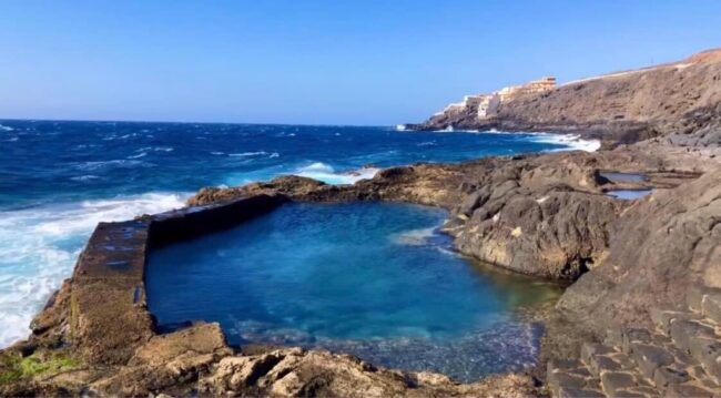 Senderos en Tenerife Con la llegada del buen tiempo te proponemos disfrutar de alguno de los numerosos senderos en Tenerife donde darte un baño refrescante