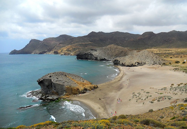 Cabo de Gata El Parque Natural Marítimo Terrestre de Cabo de Gata-Níjar está situado en la provincia andaluza de Almería.