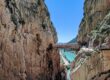 El Caminito del Rey es una senda que transcurre a través de una pasarela anclada en el Desfiladero de los Gaitanes