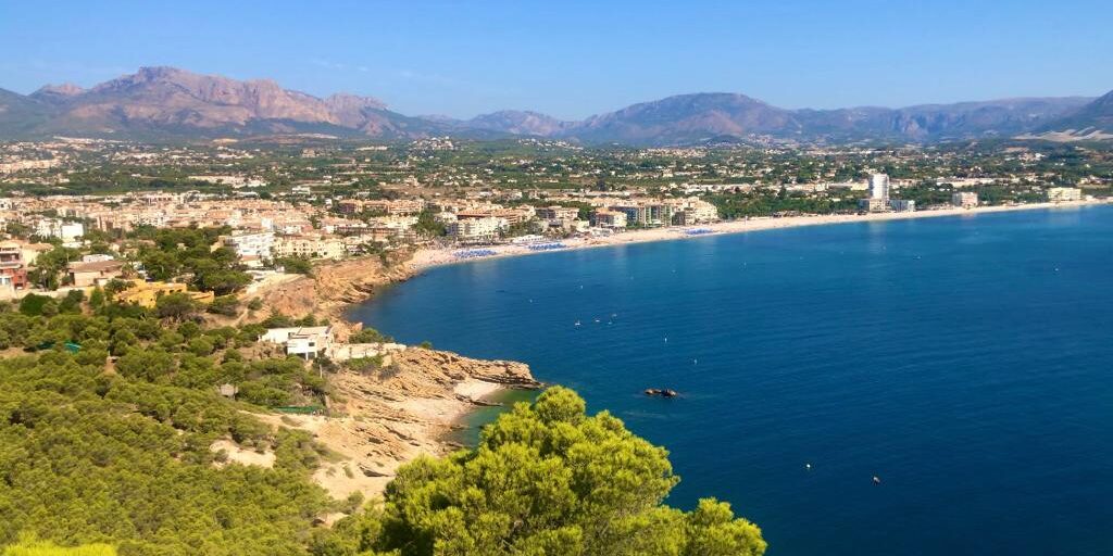 En la bonita localidad D’Alfàs del Pi encontramos la ruta del Faro del Albir