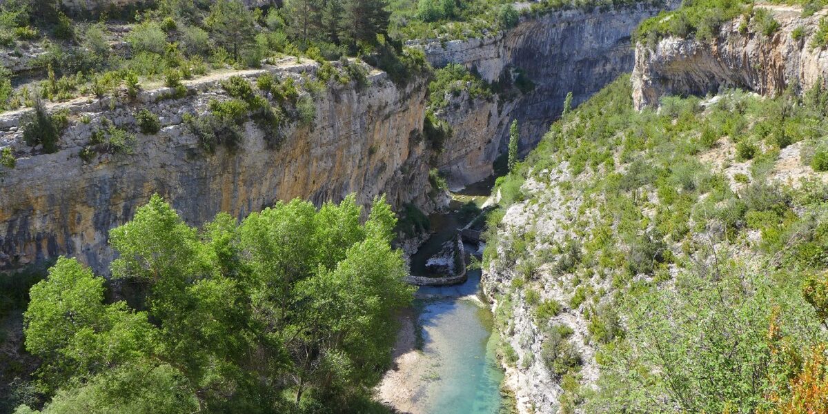 Cañón del Río Vero El Cañón del Río Vero se puede conocer en profundidad realizando algunas de sus impresionantes rutas de senderismo