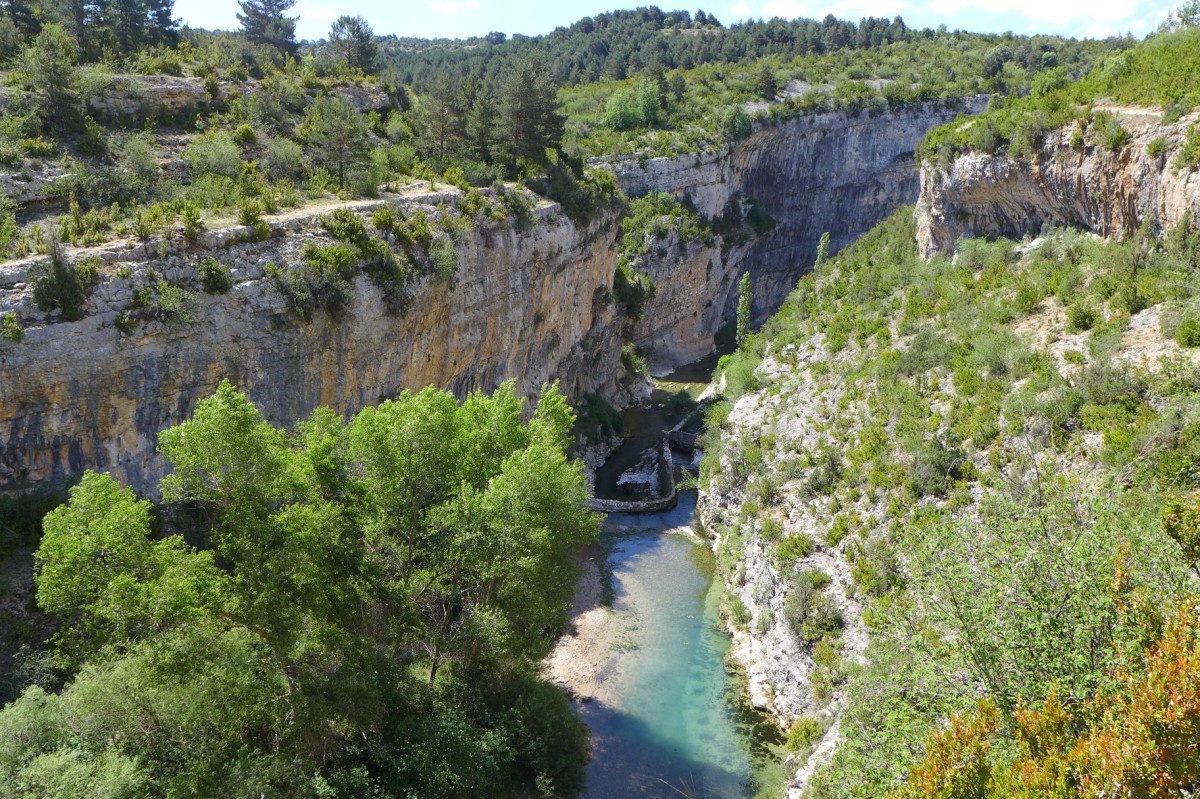 Cañón del Río Vero El Cañón del Río Vero se puede conocer en profundidad realizando algunas de sus impresionantes rutas de senderismo