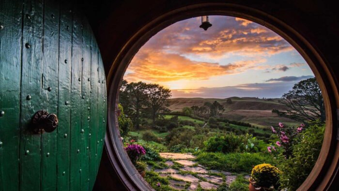 Ruta del Señor de los Anillos en Madrid La Ruta del Señor de los Anillos en Madrid transcurre por increíbles paisajes de la Sierra Norte, entre senderos y aldeas que simulan la Tierra Media