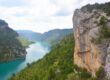 Las Pasarelas de Montfalcó, situadas en el extremo oriental de Huesca, están enclavadas en una pared de roca vertical sobre el embalse de Canelles